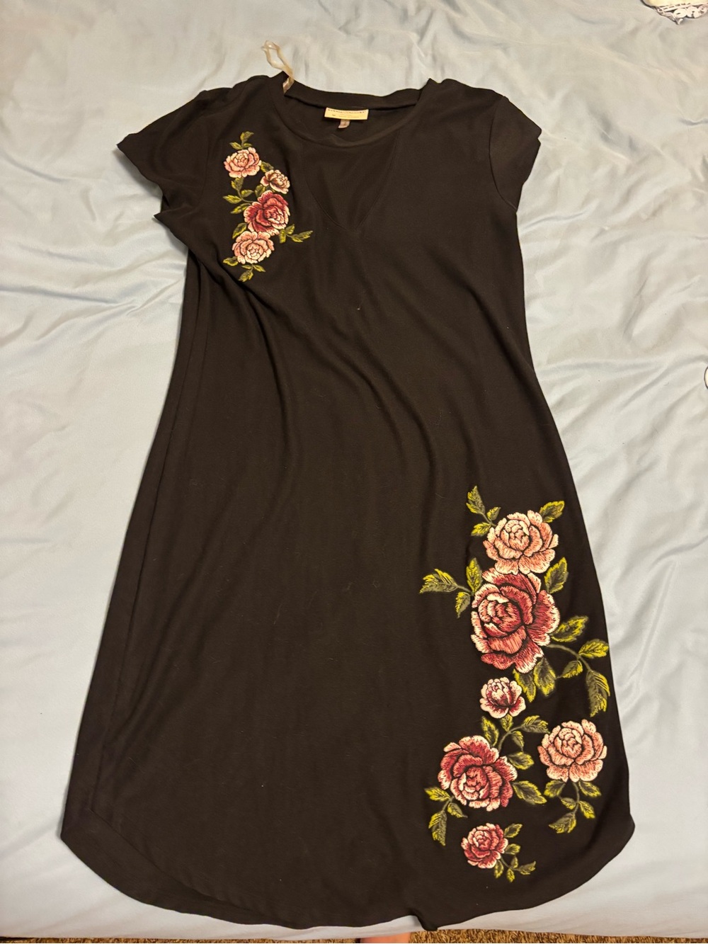 Black Floral Embroidered Short-Sleeve Shift Dress